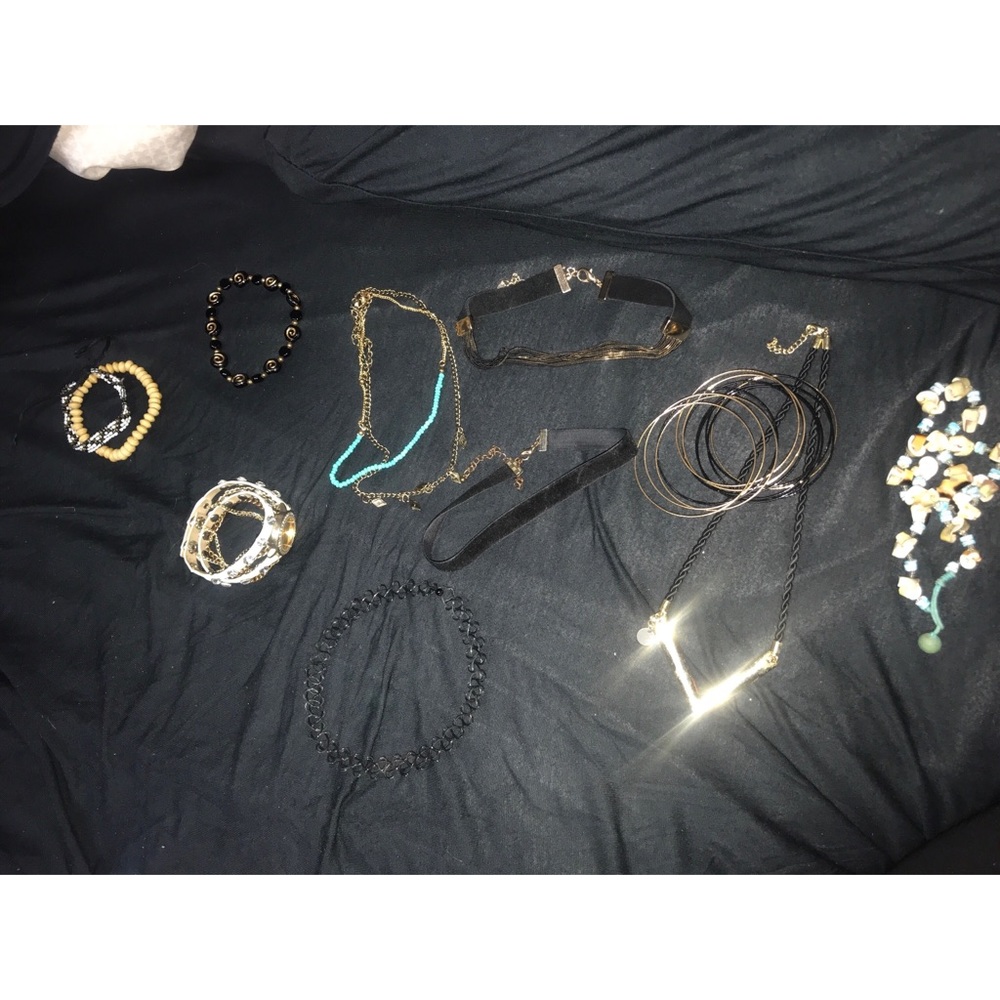 Jewelry bundle - Picture 3 of 8